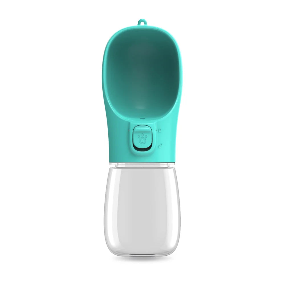 BOTIPET™ es una botella portátil con cuenco integrado, ideal para mantener a tu perro o gato hidratado en cualquier momento.