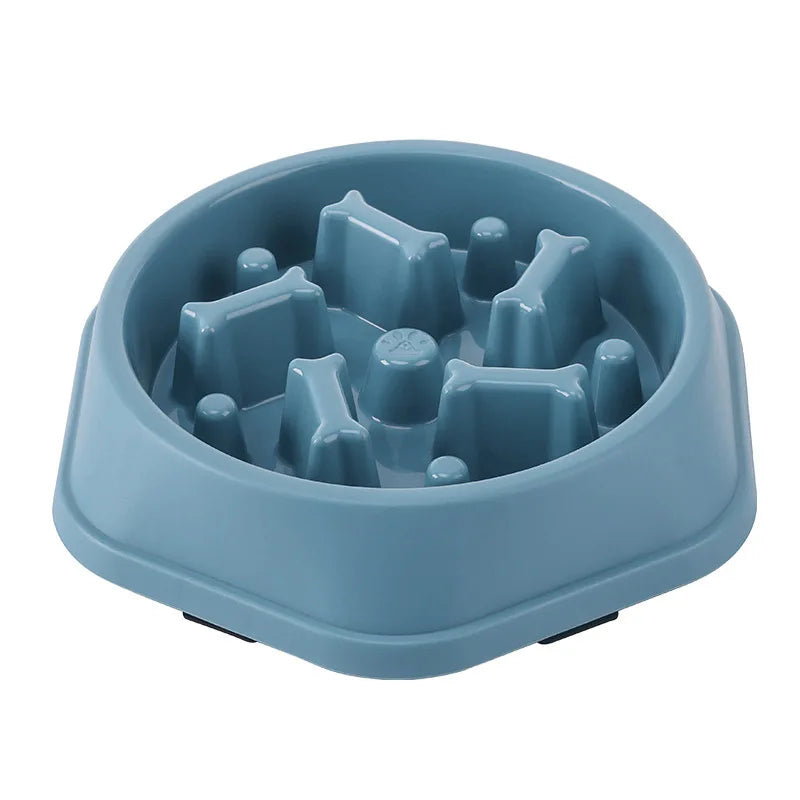 TRAGA™ es un cuenco de alimentación lenta fabricado en plástico resistente, diseñado para reducir la velocidad al comer, evitar atragantamientos y mejorar la salud digestiva de tu perro.