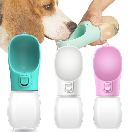 BOTIPET™ es una botella portátil con cuenco integrado, ideal para mantener a tu perro o gato hidratado en cualquier momento.