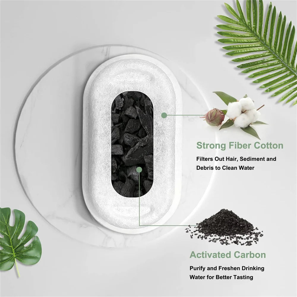 FRESKO™ es un comedero compacto con dispensador de agua incorporado, diseñado para cuidadores que valoran la limpieza, el orden y la practicidad en la rutina diaria.