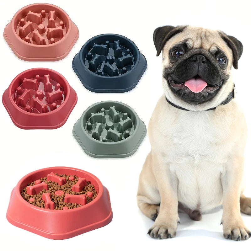 TRAGA™ es un cuenco de alimentación lenta fabricado en plástico resistente, diseñado para reducir la velocidad al comer, evitar atragantamientos y mejorar la salud digestiva de tu perro.